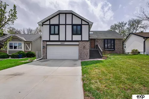 15017 Pepperwood Dr, Omaha, NE 68154