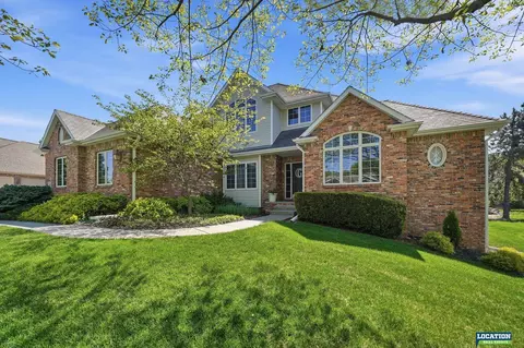 6424 Rolling Hills Blvd, Lincoln, NE 68512