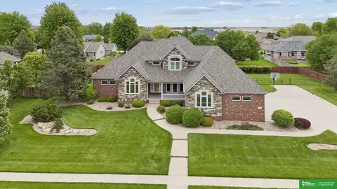 1350 N Bristolwood Dr, Fremont, NE 68025