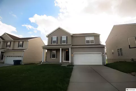 16305 Loop St, Omaha, NE 68136