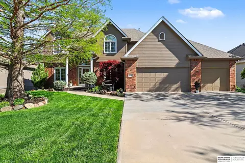 18422 Ontario St, Omaha, NE 68130