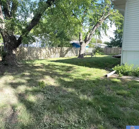 Exterior - 1005 N 16th Ave, Beatrice, NE 68310 photo 9 of 11