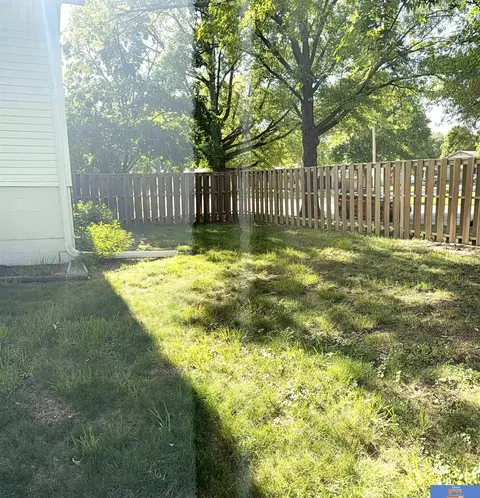 Exterior - 1005 N 16th Ave, Beatrice, NE 68310 photo 8 of 11
