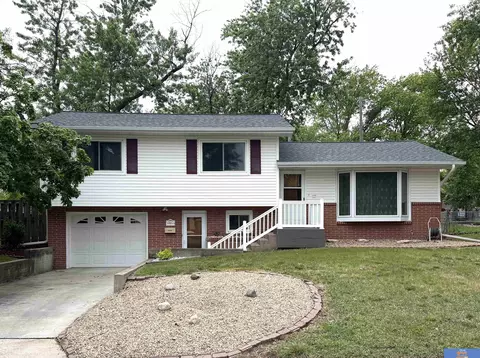 1005 N 16th Ave, Beatrice, NE 68310