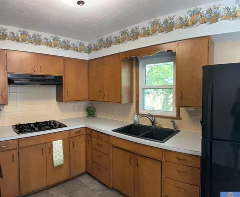 Kitchen - 1005 N 16th Ave, Beatrice, NE 68310 photo 2 of 3