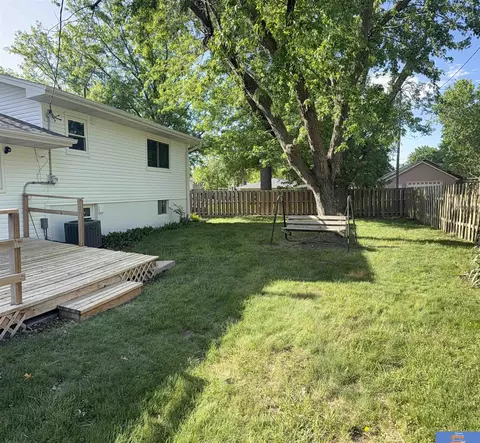 Exterior - 1005 N 16th Ave, Beatrice, NE 68310 photo 6 of 11