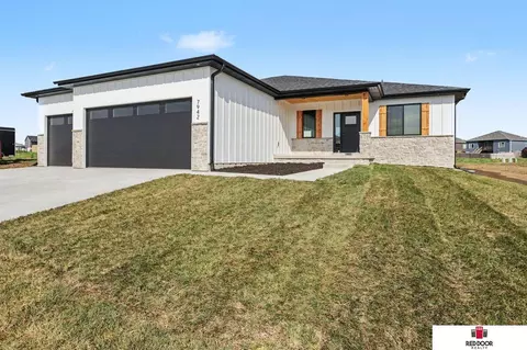 7942 Ponce Dr, Lincoln, NE 68516
