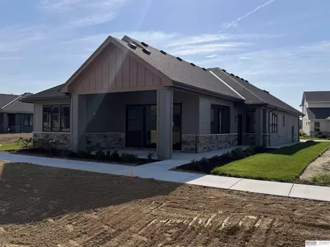 17516 Marinda Plz, Omaha, NE 68130