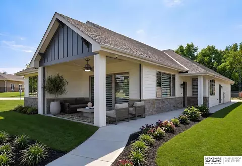 17516 Marinda Plz, Omaha, NE 68130