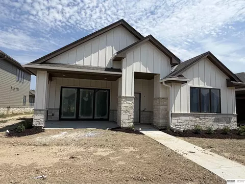 17507 Marinda Plz, Omaha, NE 68130