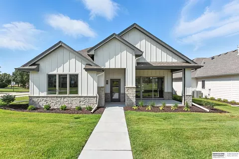 17507 Marinda Plz, Omaha, NE 68130