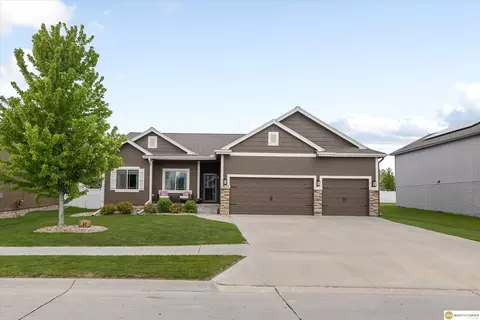 1925 Canyon St, Bellevue, NE 68123