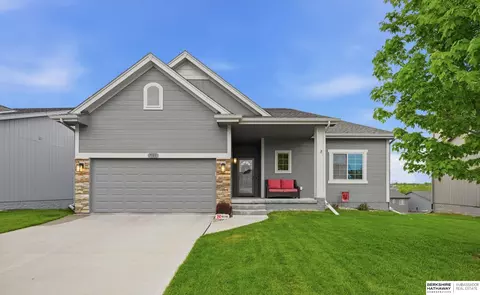 7513 N 90th St, Omaha, NE 68122