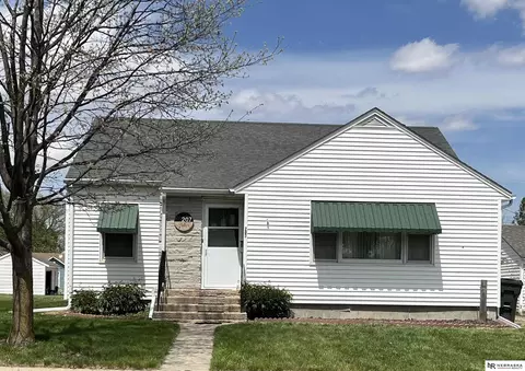 207 W Cedar St, Coleridge, NE 68727
