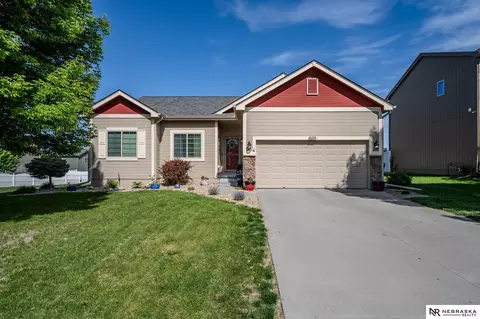 8605 S 68th St, Papillion, NE 68133
