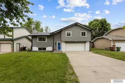 2110 Whitted Dr, Bellevue, NE 68123