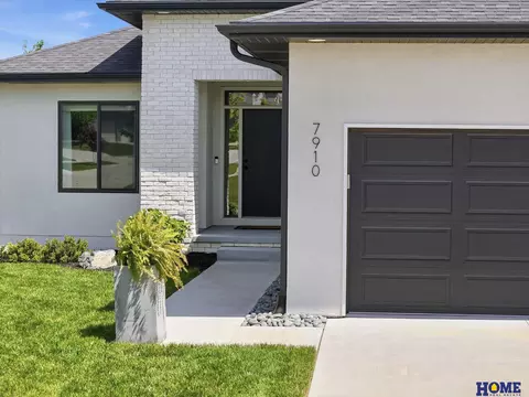7910 S 66th St, Lincoln, NE 68516