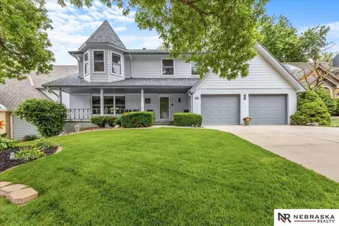 10310 Washington Dr, Omaha, NE 68127
