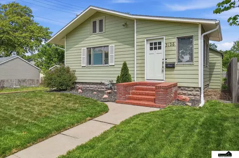 3126 E St, Lincoln, NE 68510