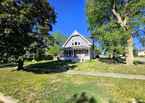 Exterior - 201 S Jefferson St, Bruning, NE 68322 photo 6 of 11