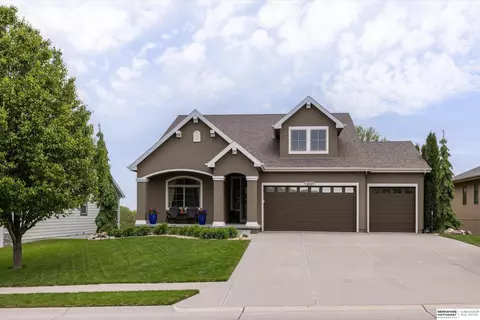 12005 S 210th St, Gretna, NE 68028