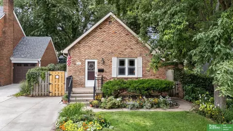 5427 Parker St, Omaha, NE 68104