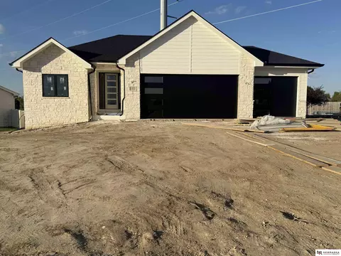 10021 S 180th Avenue Cir, Omaha, NE 68136