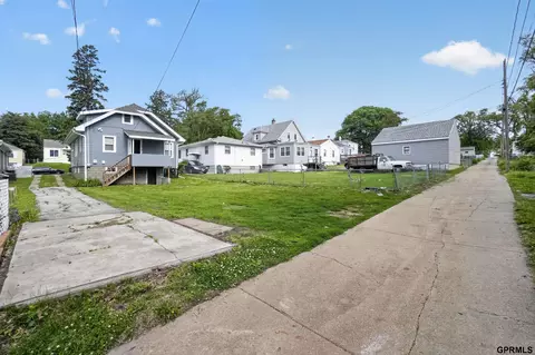 5911 N 33rd Ave, Omaha, NE 68111