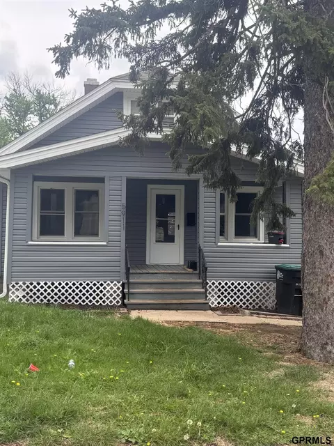 5911 N 33rd Ave, Omaha, NE 68111