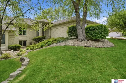 9134 Pioneer Ct, Lincoln, NE 68520