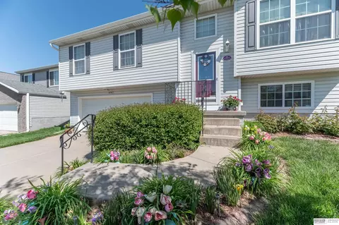 10902 Potter St, Omaha, NE 68142