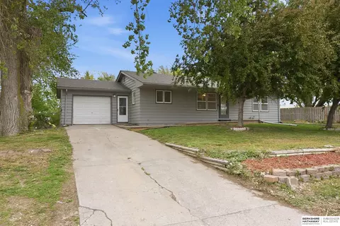 13810 S 84th St, Papillion, NE 68046