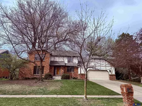 1205 Evergreen Dr, Lincoln, NE 68510