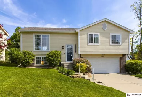 15504 Binney St, Omaha, NE 68116