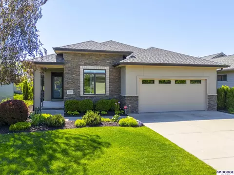 12705 Scott St, Omaha, NE 68142
