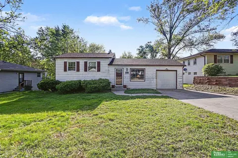 5002 N 54th St, Omaha, NE 68104