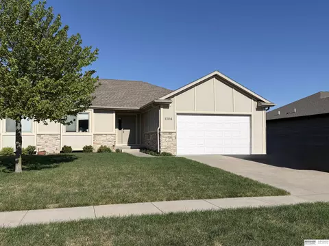 1306 Autumn Rd, Hickman, NE 68372