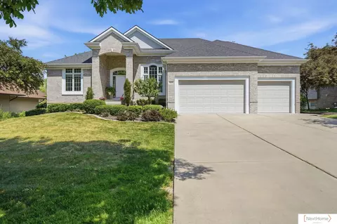 9014 Whispering Wind Rd, Lincoln, NE 68512