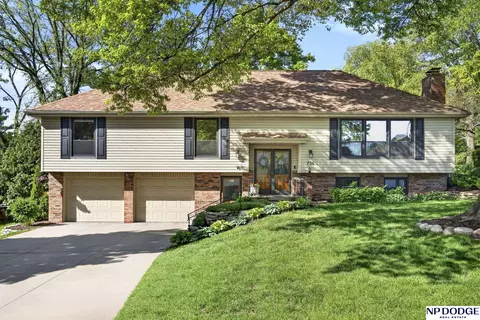 736 Leawood Dr, Omaha, NE 68154