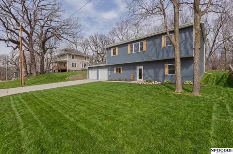 712 Lindberg Dr, Council Bluffs, IA 51503
