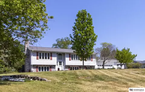 21901 Teselle Ct, Hickman, NE 68372
