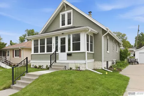 3857 Gold St, Omaha, NE 68105