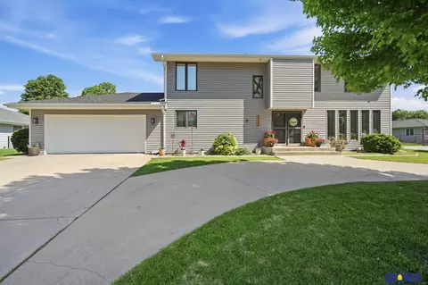 2322 Grant St, Beatrice, NE 68310