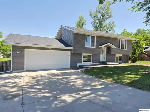 309 S 4th St, Ceresco, NE 68017