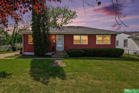 5306 N 47th St, Omaha, NE 68104