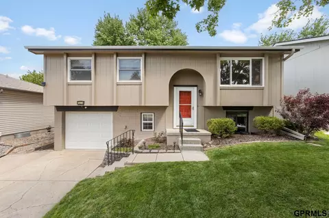 13074 Meredith Ave, Omaha, NE 68164