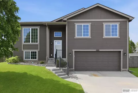 7407 Peters St, La Vista, NE 68128