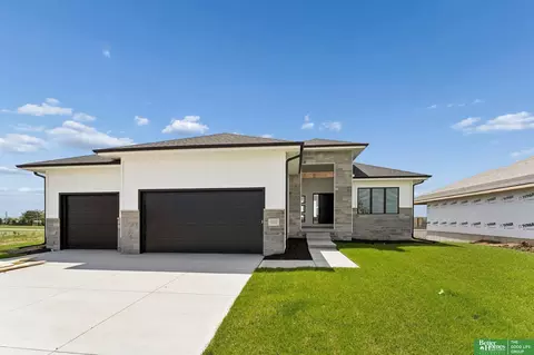 11722 S 124th Ave, Papillion, NE 68046
