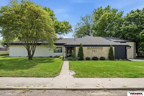 821 N 13th St, Beatrice, NE 68310