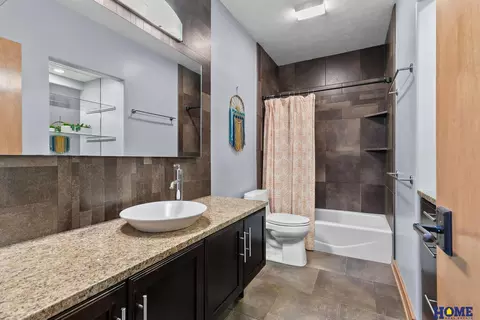 Bath - 6730 Wildrye Rd, Lincoln, NE 68521 photo 4 of 6